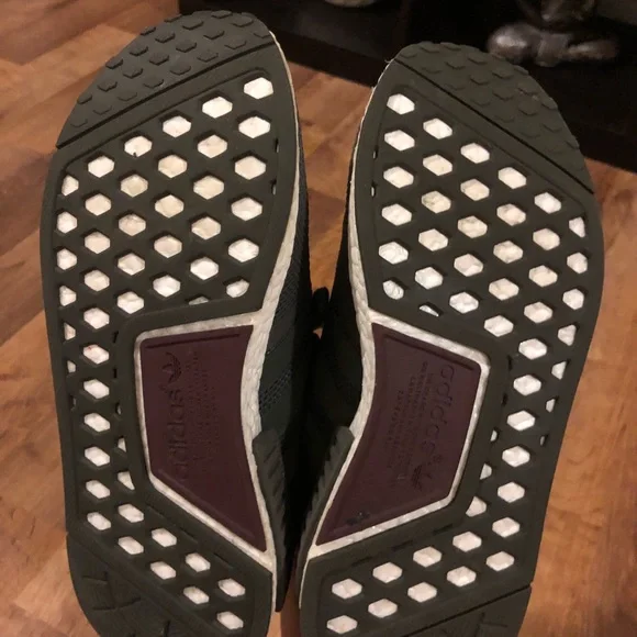 Adidas NMD R1 women’s sz 5 grey/maroon - Picture 5 of 8